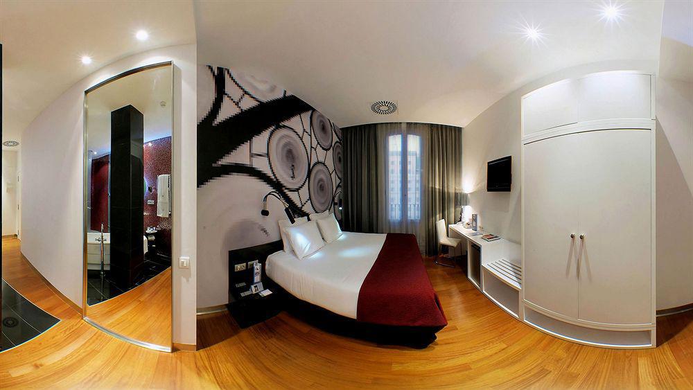 Hotel Bcn Design Barcelona Luaran gambar A room at the hotel