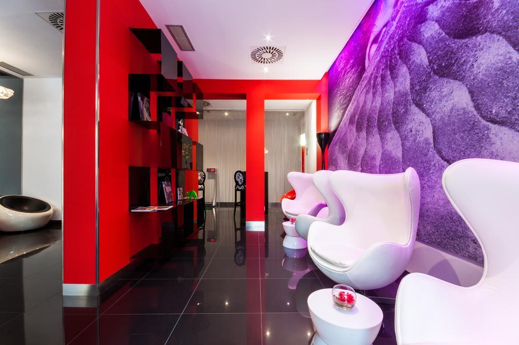 Hotel Bcn Design Barcelona Luaran gambar The lounge at the airport