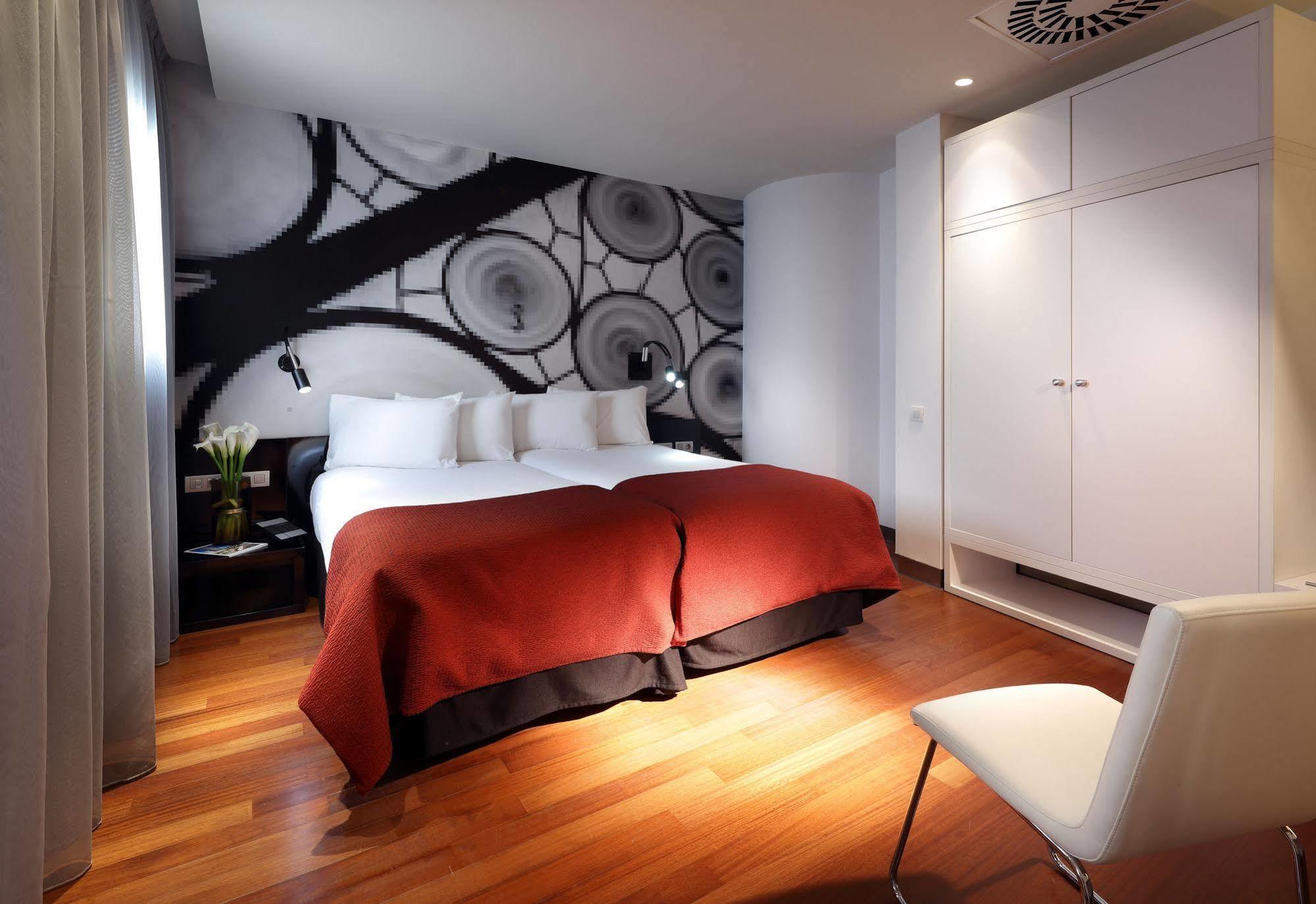 Hotel Bcn Design Barcelona Luaran gambar A room at the hotel